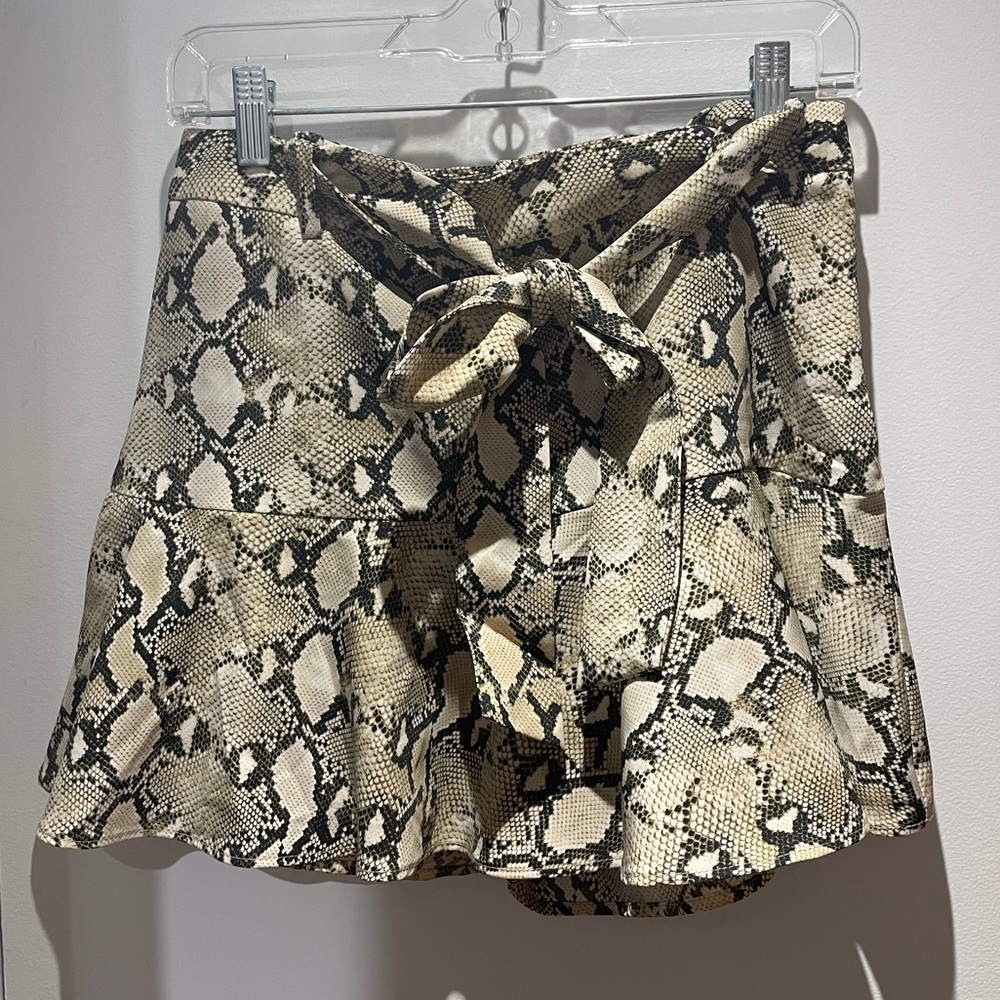 Zara medium snakeskin print skirt skort with belt